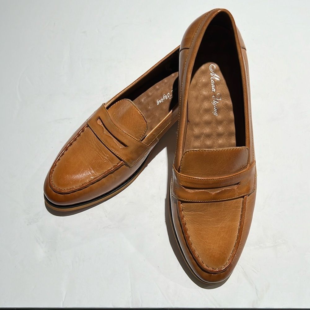 MONA MODERN PENNY LOAFER SIZE 8/39.  B64
